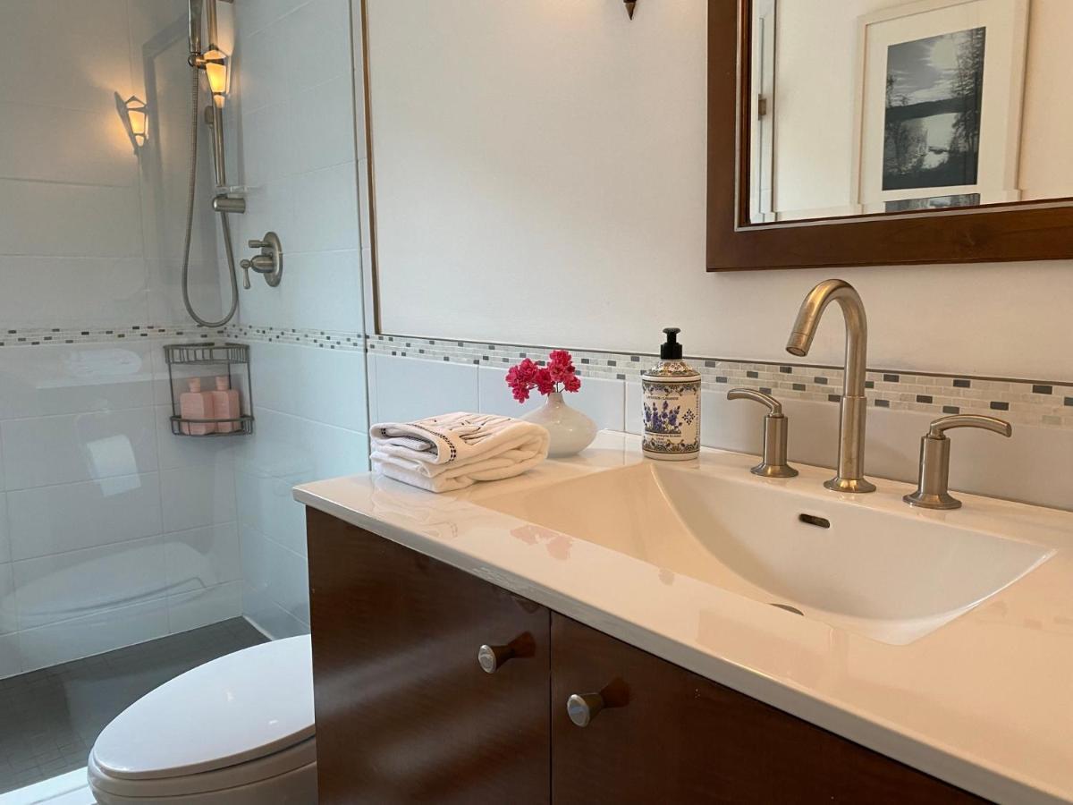 Superb Beach Home:Heated Pool-Hot Tub Open 365Days Toronto Ngoại thất bức ảnh
